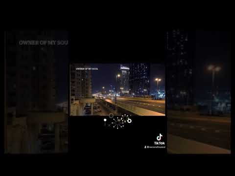 سنين ومرت زي الثواني في حبك انت وان كنت اقدر احب تاني ححبك انت