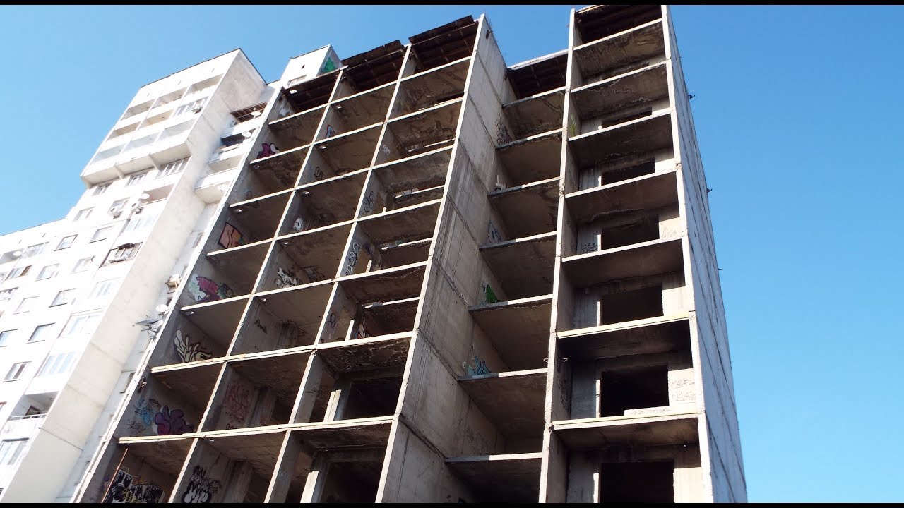 Влизаме в изоставена сграда