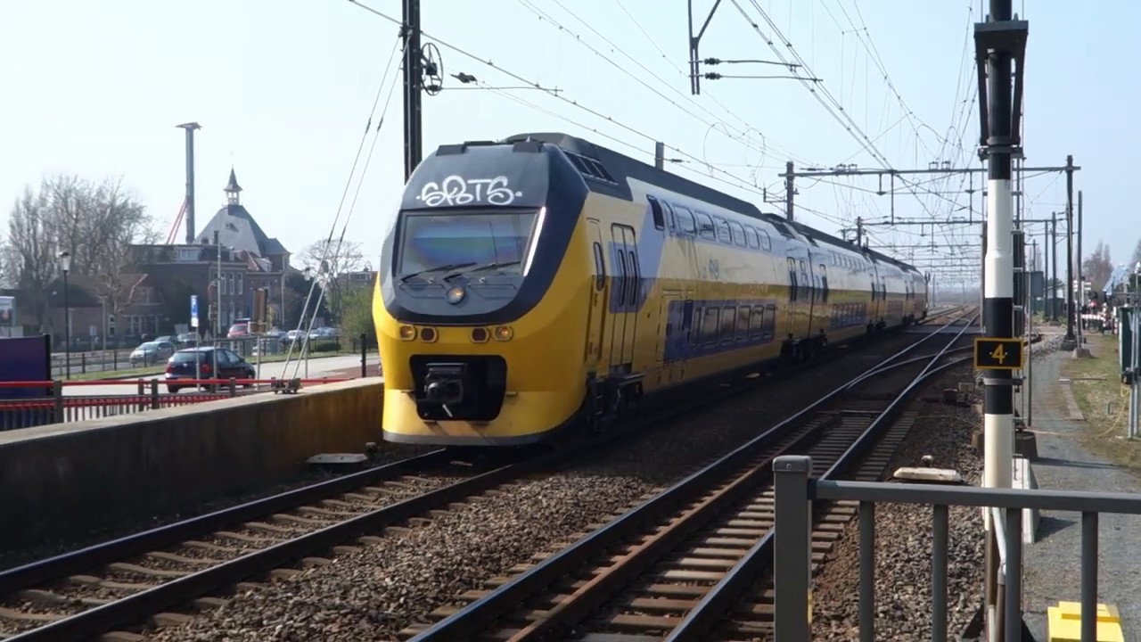 Treinen op station Halfweg - Zwanenburg - 30 maart 2019