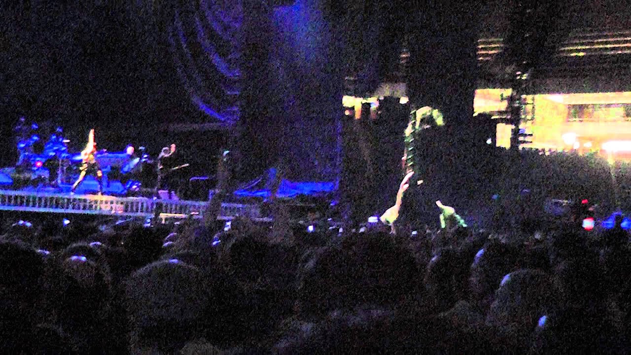 Bruce Springsteen "You can look..." + "She's the one" Live in