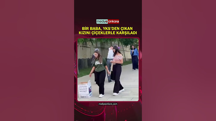 Bir baba, YKS’den çıkan kızını çiçeklerle karşıladı