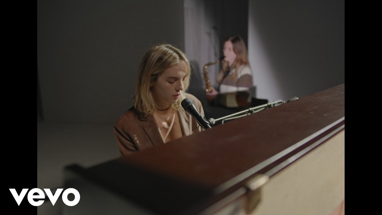 The Japanese House - One for sorrow, two for Joni Jones (Official Live Video)