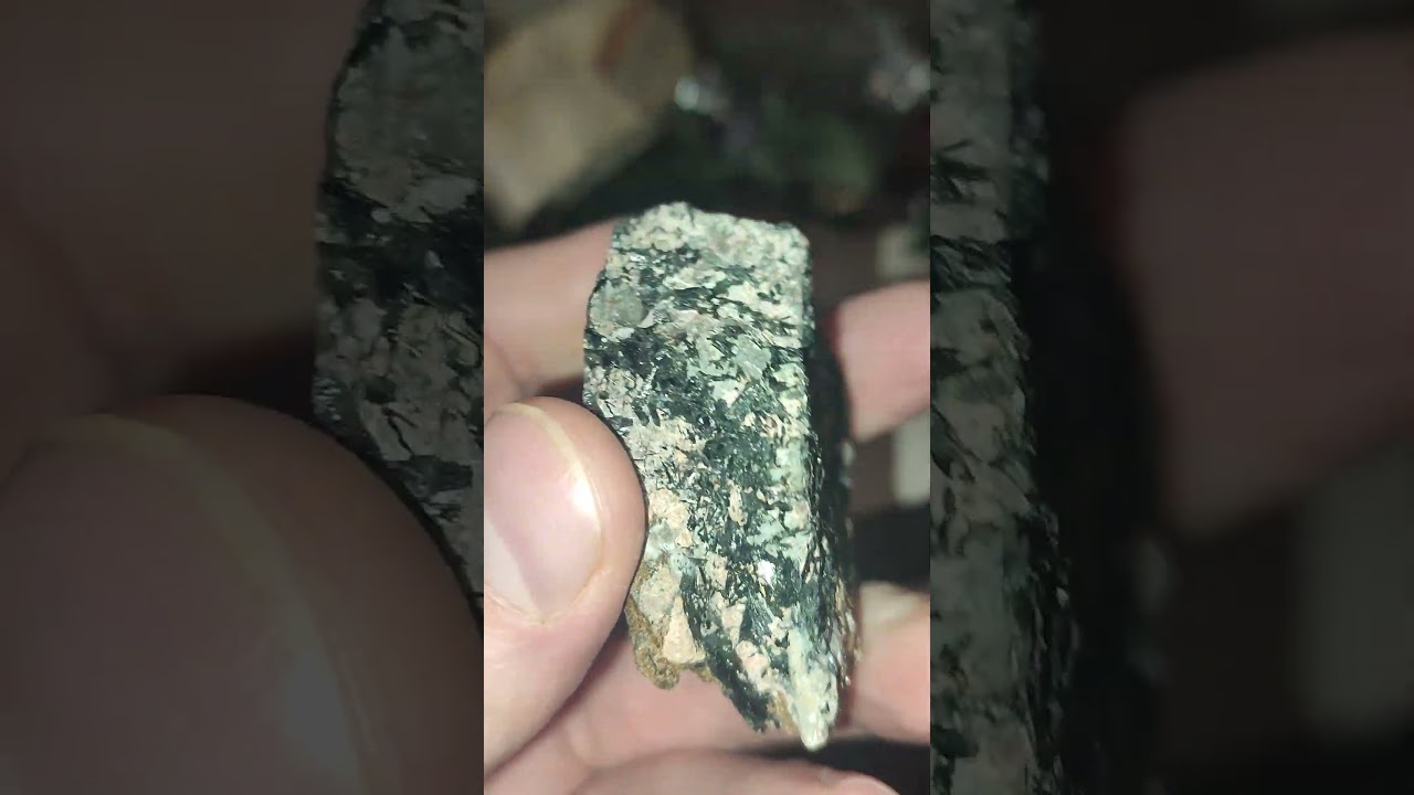 лампрофиллит эгирин