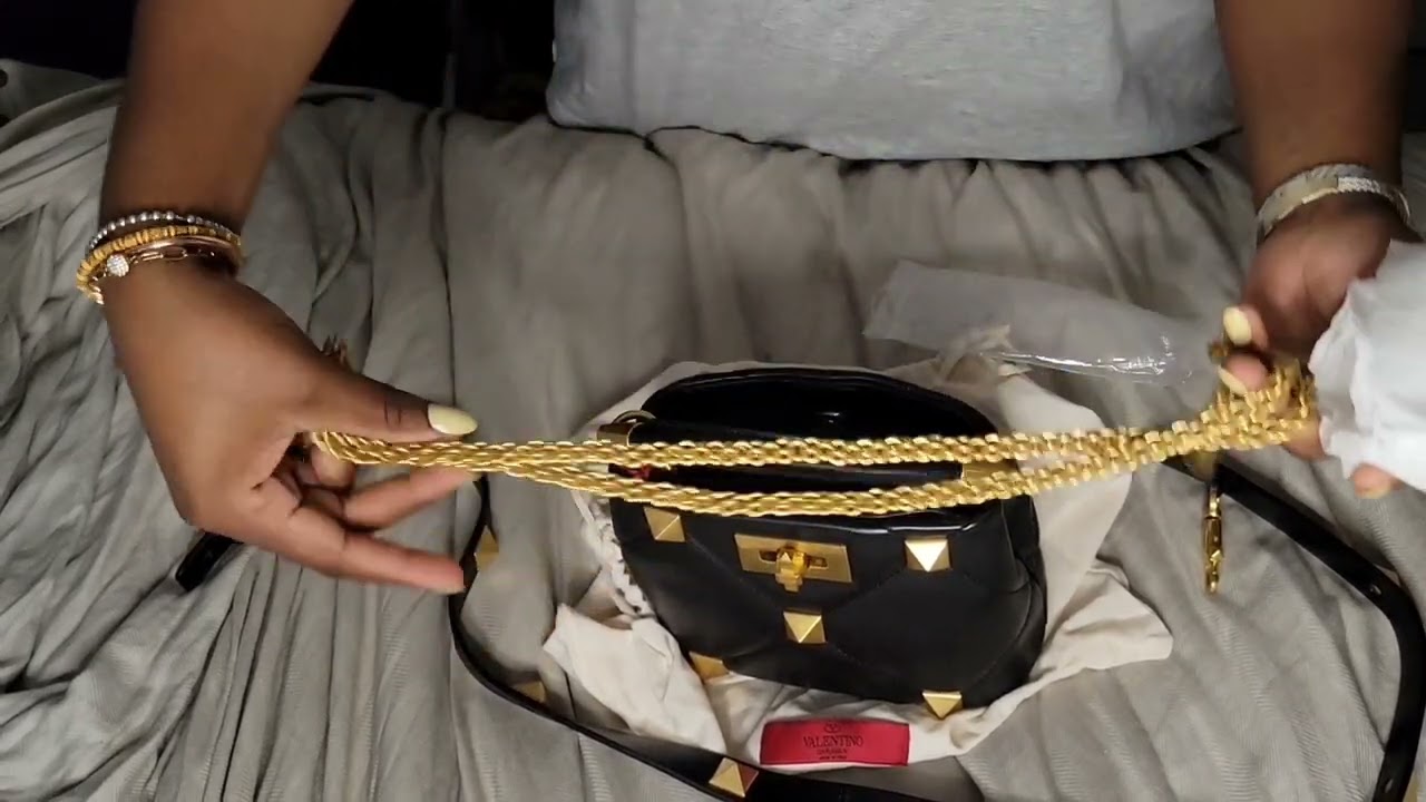 vlogmas Day 9: unboxing Valentino rockstud bag