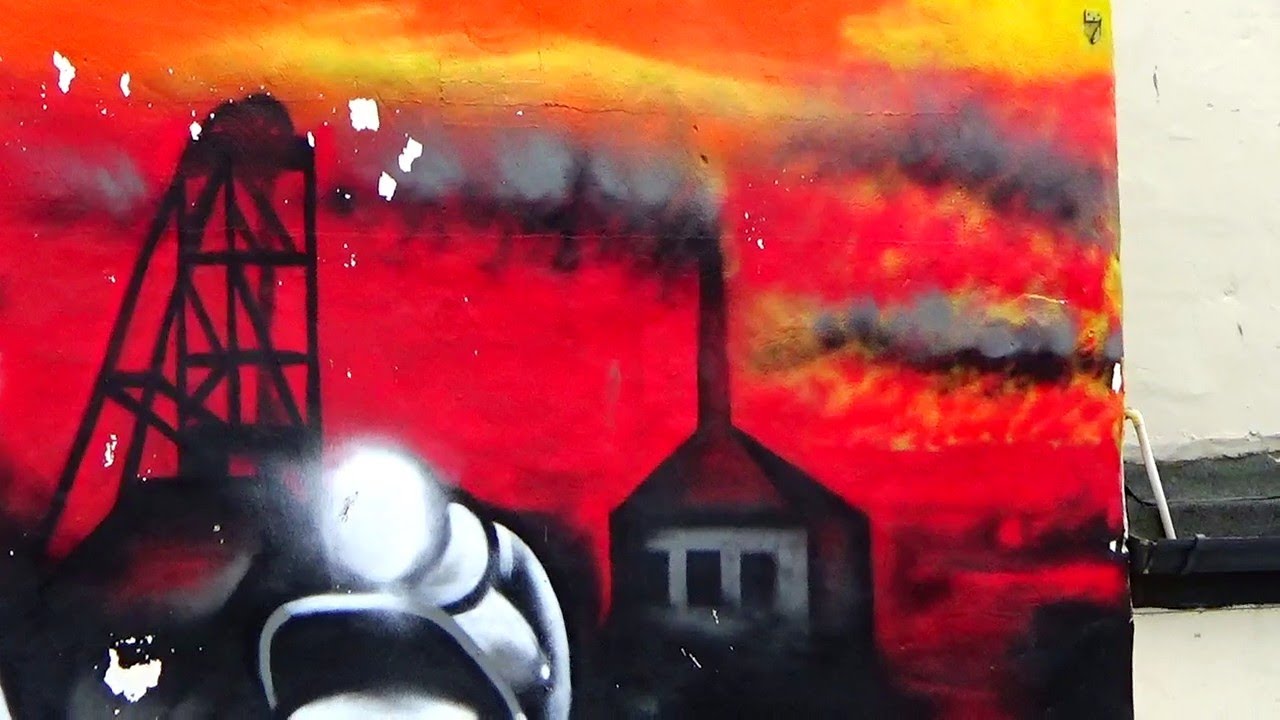 HOUGHTON-LE-SPRING : Rectory Park, St Michael's Church, Holy Thorn and Lord George Sanger