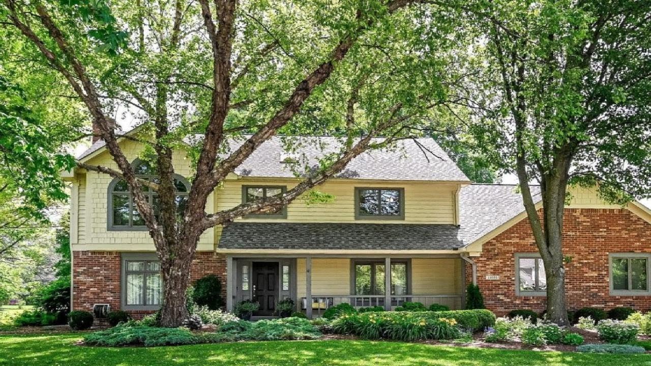 11031 Brentwood Avenue, Zionsville, IN Presented by Team Petruzzi.