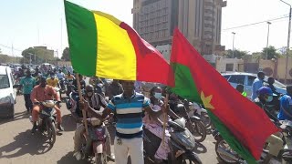 Manifestations de soutien à la junte après le coup d'Etat au Burkina Faso • FRANCE 24