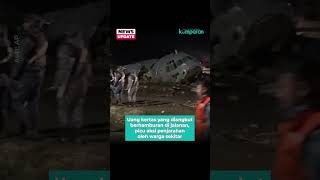 Pesawat Bawa Uang Tunai Jatuh, Warga Berebut Ambil, Polisi Tembakkan Gas Air Mata