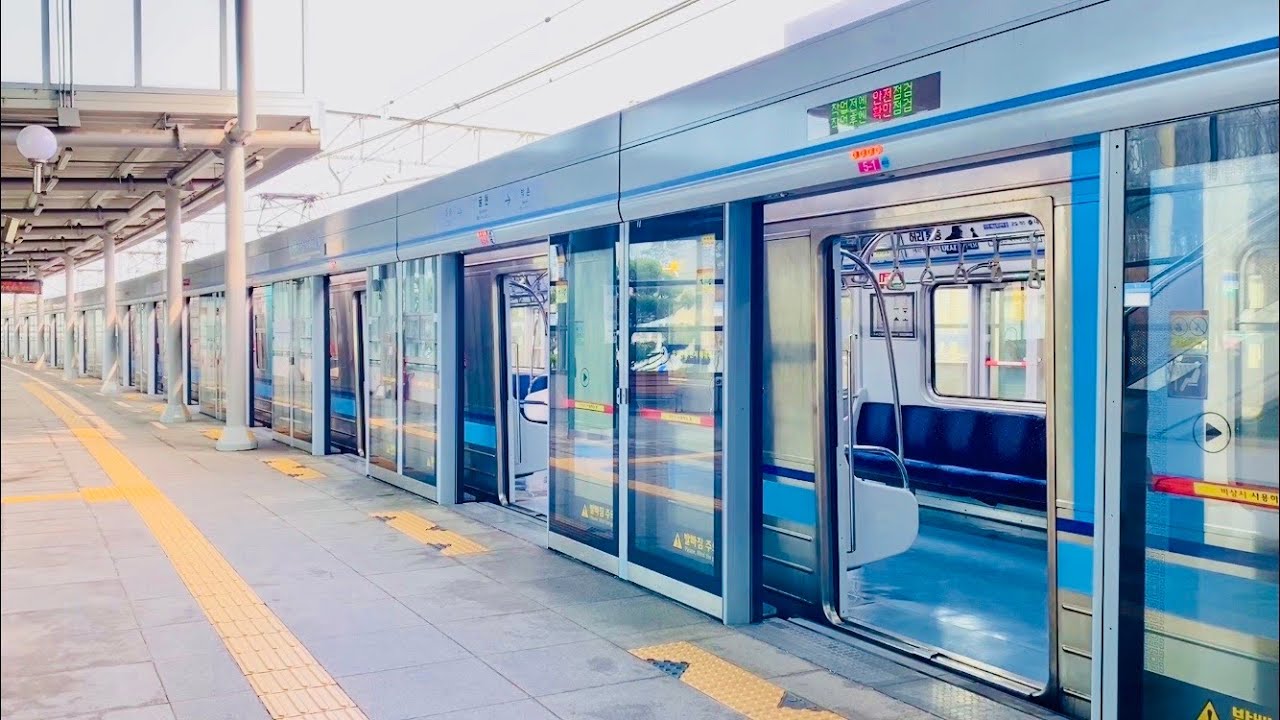 인천지하철 1호선 귤현역 진입,발차 / Incheon Line1. Gyulhyeon station