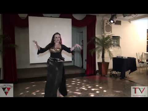 Apresentação de Dança do Ventre no Dia das Mulheres.