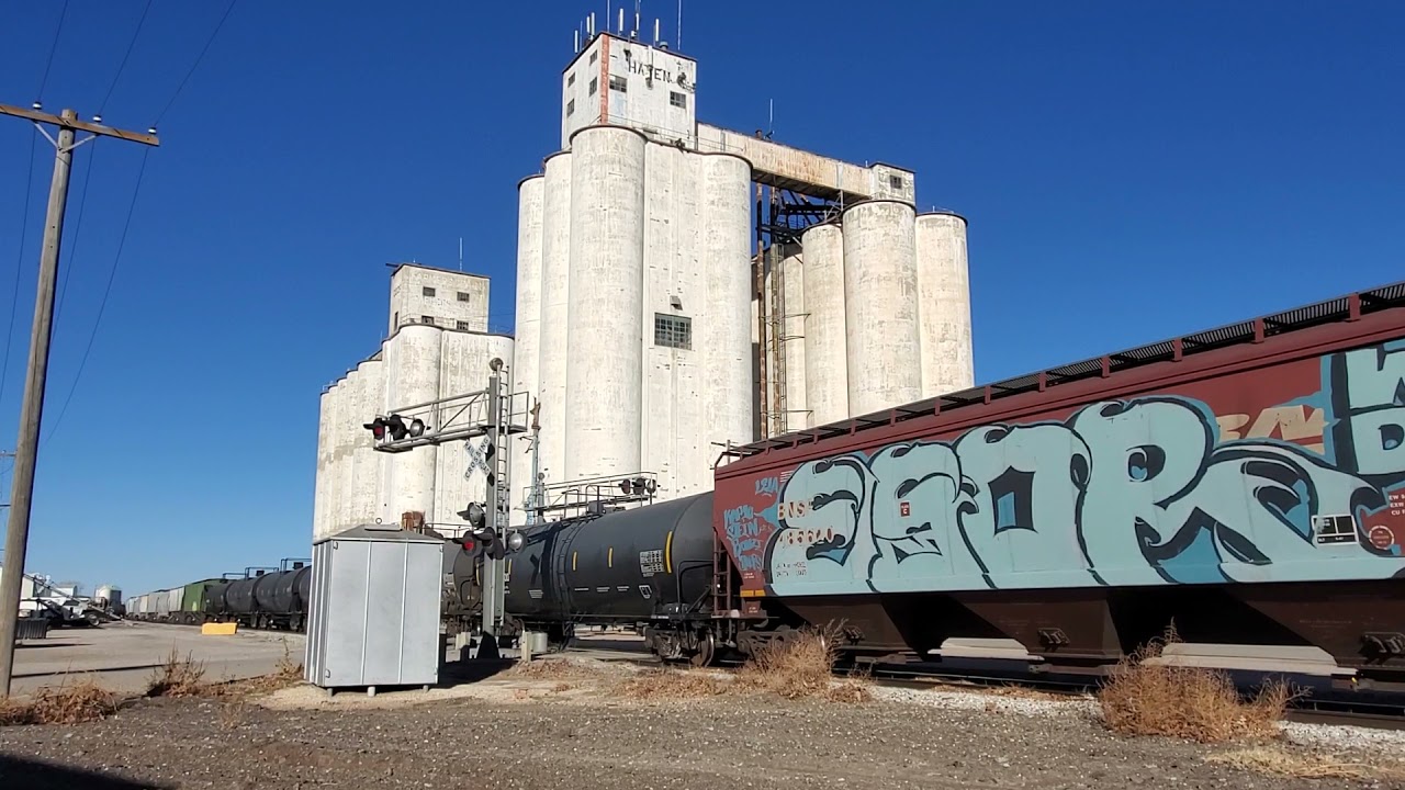 Kansas & Oklahoma Railroad Eastbound through Haven, KS. YouTube