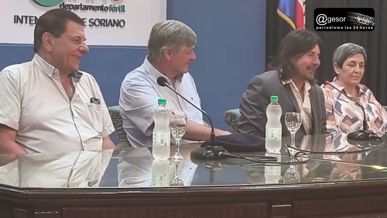 Intendente interino Fernando Carrasquera habla al momento de asumir el cargo