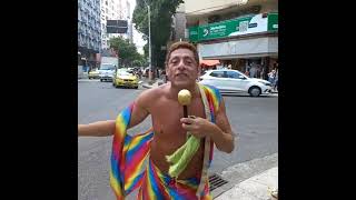 Eu, dançando no bairro de Copacabana e contando um pouco sobre mimha vida com o Xuxa, que dança rua.