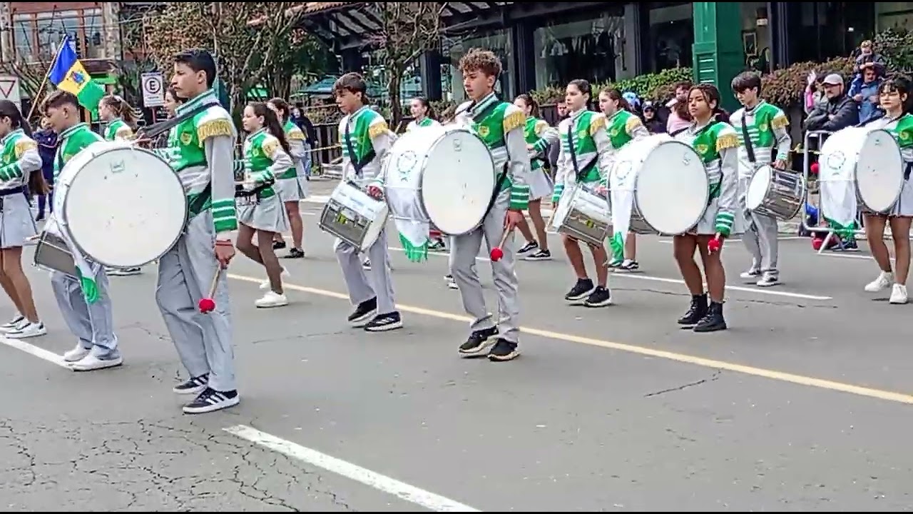 Apresentação da Banda Marcial da Escola Nossa Senhora de Fátima de Gramado-RS Desfile 7 de Setembro!