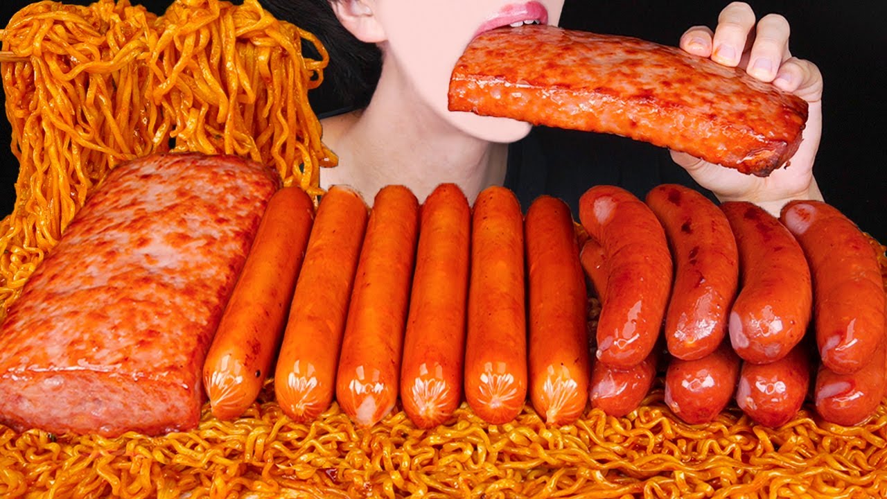ASMR SAUSAGE STIR-FRIED SPICY SEAFOOD NOODLES COOKING MUKBANG 소세지 먹방 ソーセージ 咀嚼音 Sosis EATING SOUNDS