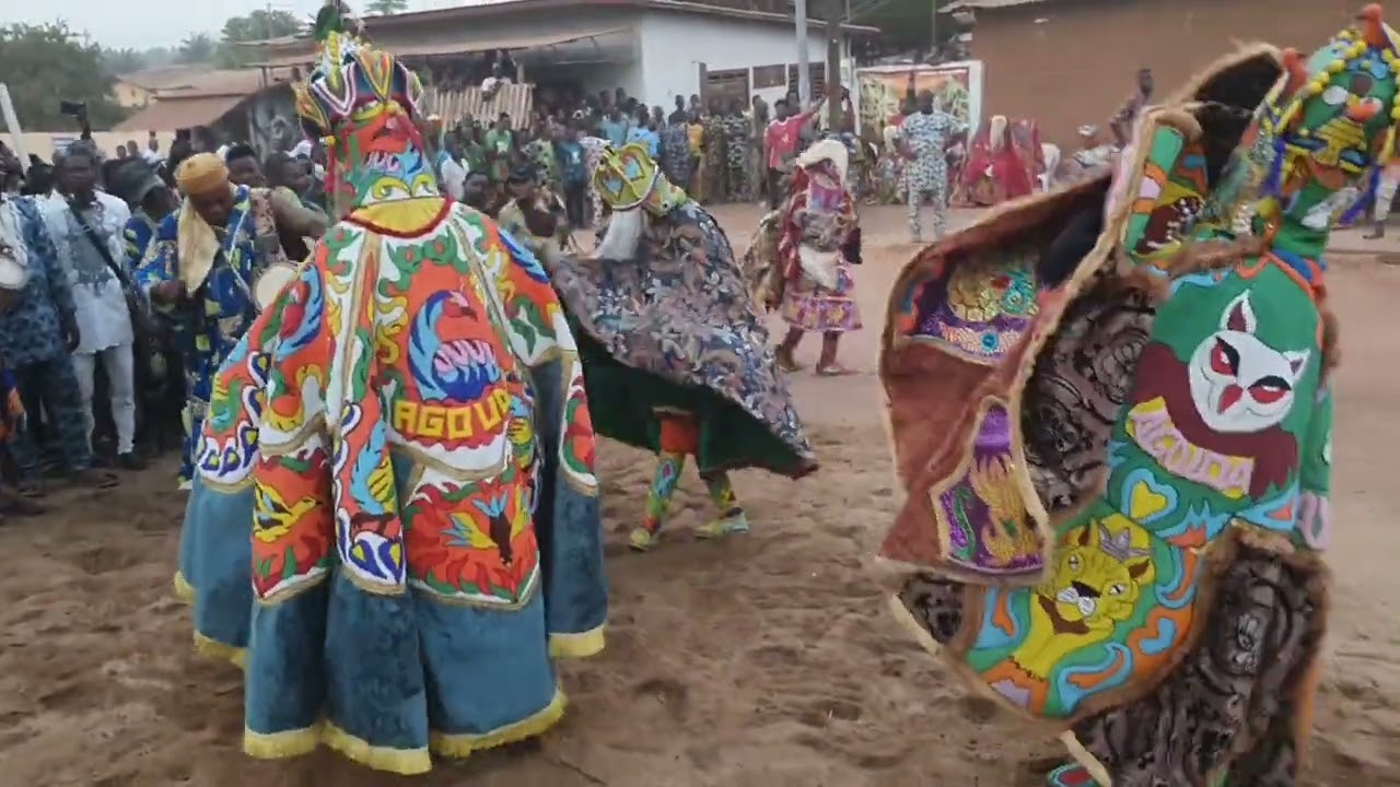Cérémonie Egungun: Maison d'Almeida