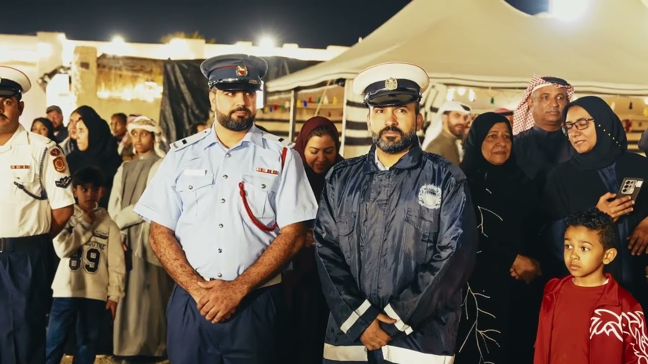 وزارة الداخلية تنظم طابور شرطة البحرين في القرية التراثية بالمحافظة الجنوبية احتفاء بالأعياد الوطنية