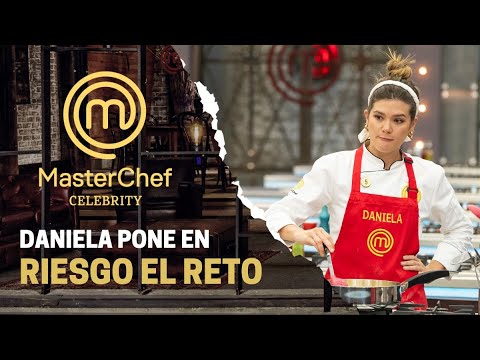 A Daniela se le cae la bandeja de profiteroles en el reto | MasterChef Celebrity