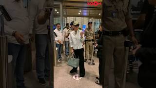Kareena Kapoor Khan REMOVES her sunglasses at the security check #shorts #kareenakapoorkhan