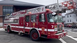 Boston, Ma Fire Department Ladder 7 Responding