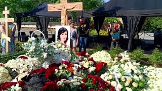 видео: 1 июня 2024 г.. Могила Анастасии Заворотнюк, Троекуровское кладбище. картинка: 1 июня 2024 г.. Могила Анастасии Заворотнюк, Троекуровское кладбище.