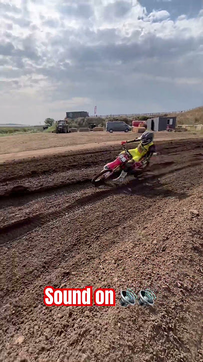 2Stroke Singing 😮‍💨🔊 #motocross #moto101 #2stroke