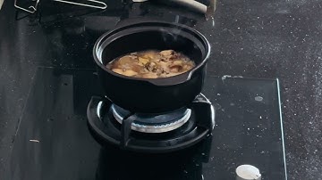 Nấu nồi ca kho ăn cơm vội mùa mưa