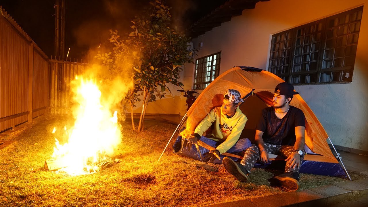 MEUS AMIGOS ACAMPARAM NO QUINTAL DE CASA !