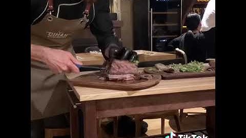 Джихан Дениз готовит самые вкусные стейки на Арбате Cihan