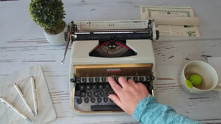 Typewriter Tutorial | 1956 Underwood Golden Touch (hard to find)
