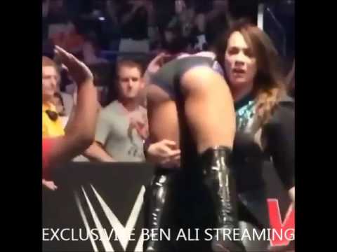 A Kid Smacked Alexa Bliss On Her Ass During A WWE Live Event, Nia Jax's  Reaction Is Priceless - YouTube