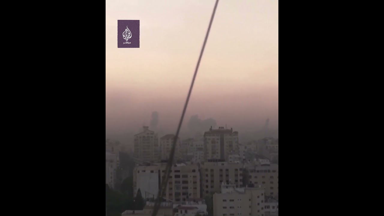 طيران الاحتلال يستهدف بشكل مكثف عددا من المباني والمواقع في مدينة غزة صباح اليوم