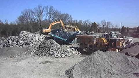 Powerscreen Chieftain 2100 3 Deck set up