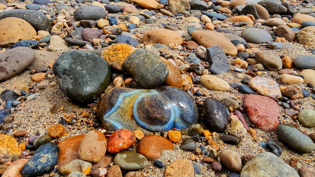 Потрясающие камни тайно сияют вокруг моих пальцев ног #охотазакамнями #скрытыекамни