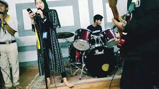 Download Lagu STAND HERE ALONE - WANITA MASIH BANYAK YANG MENUNGGU MP3 Download Lagu STAND HERE ALONE - WANITA MASIH BANYAK YANG MENUNGGU MP3