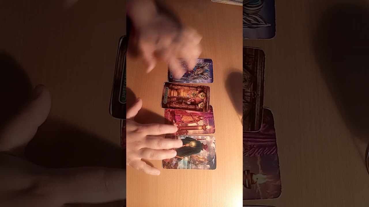 Tarot - Mély szeretet köztetek. Nincs vége a karmának...függőben maradt az energia