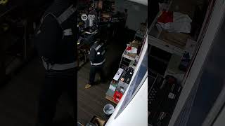 Details Man Seen Stealing Parcels From A Melbourne Post Office | 10 News First Guide