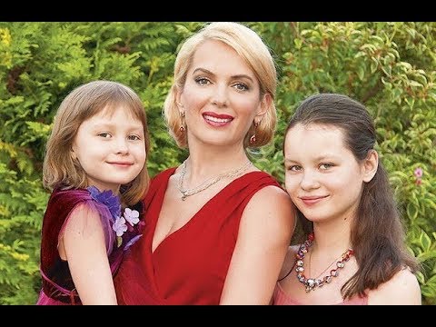 Мария Порошина и её дети: Как актриса отлучила дочерей от гаджетов, и чем помогает ей Михалков