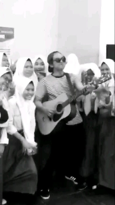 Hina Tuk Kembali - Lowdick , cewe2 ukhti Smkn 5 Bandung #shorts #akustik Indonesia Indah