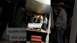 Momen Lucu Ketika Suami Nyawer Biduan Istri Ikut Naik Panggung Dan Joget  ngakak lucu istri