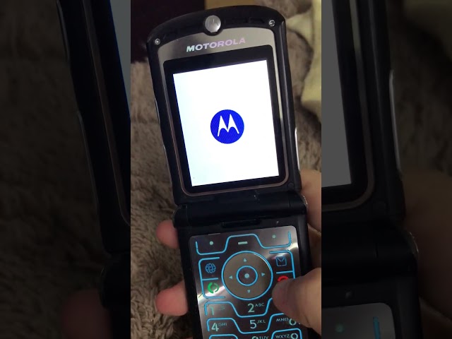 Motorola RAZR V3 Startup and Shutdown (w/External Display) class=