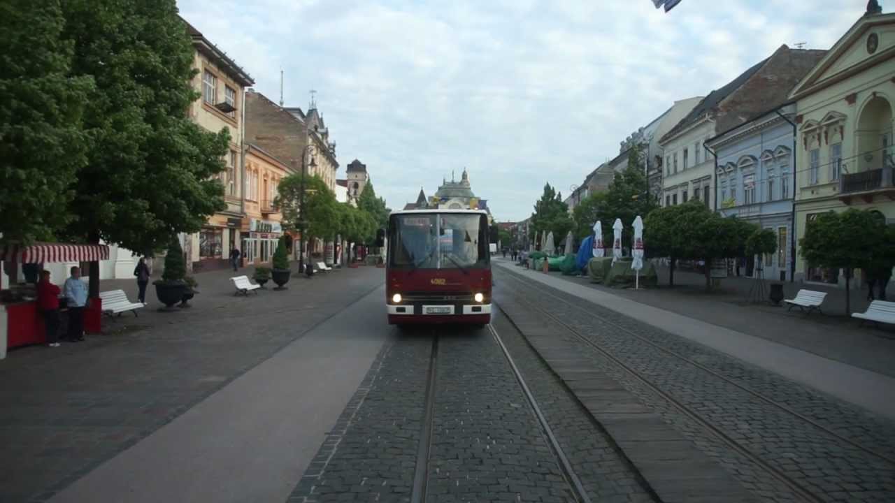 Prejazd Ikarusu 280 ev.č. 4082 cez Hlavnú v Košiciach