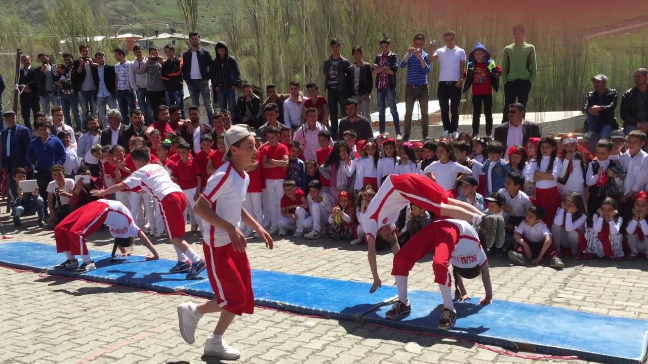 SİVAS SARIYAR ORTAOKULU 23 nisan 2016 cimnastik gösterisi