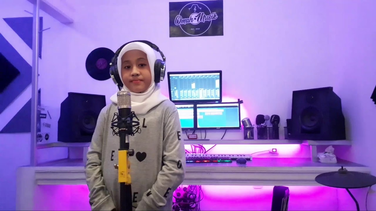 MILAD KE 54 MTsN 1 MADIUN - LOMBA SOLO VOCAL - GRACIA STEFANI PRIBADI (MIN 2 MAGETAN)