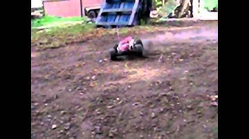 Traxxas Rustler - Bashing (Slow Motion)