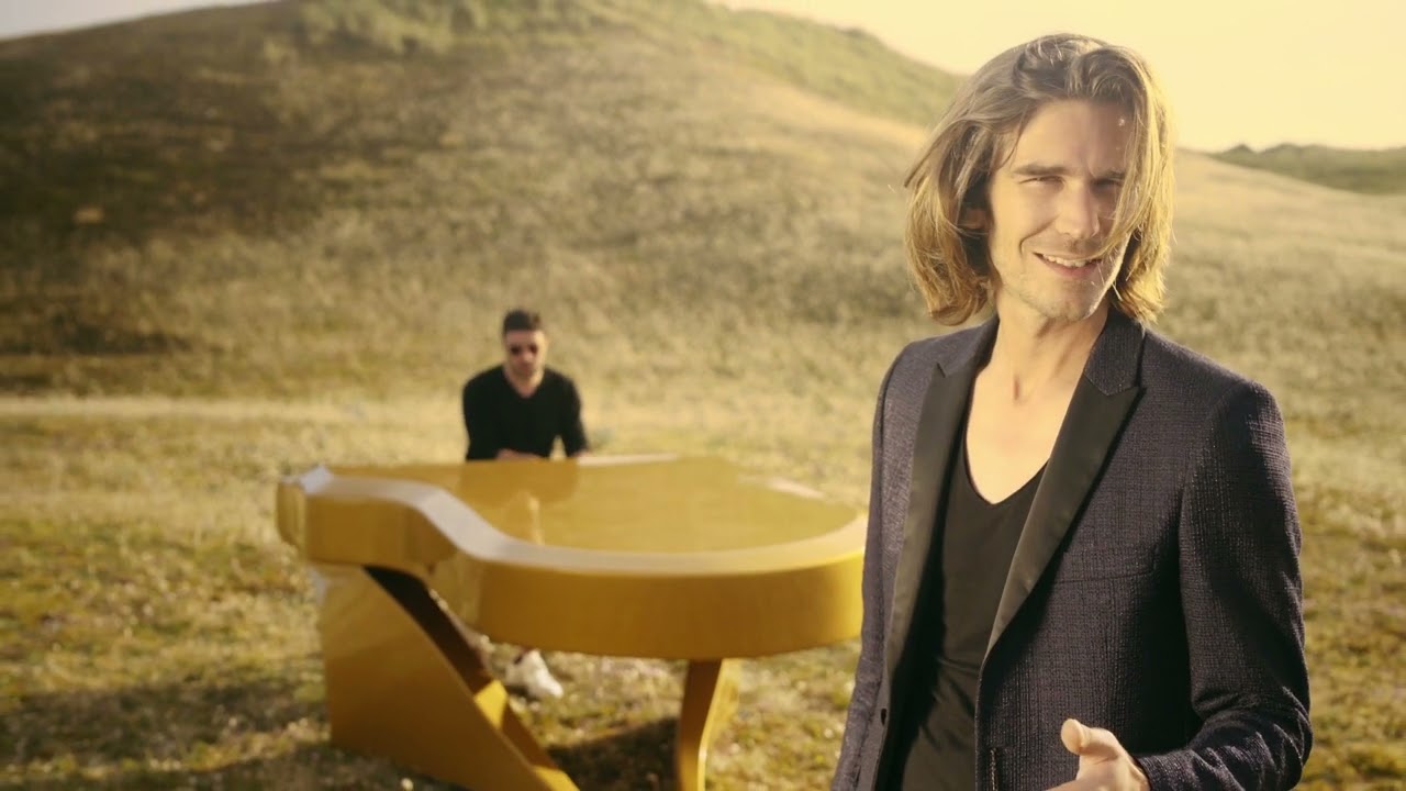 Watch Amaury Vassili - Caruso (Clip Officiel) on YouTube Watch Amaury Vassili - Caruso (Clip Officiel) on YouTube