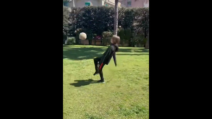 CASSANO gioca a calcio con il FIGLIO