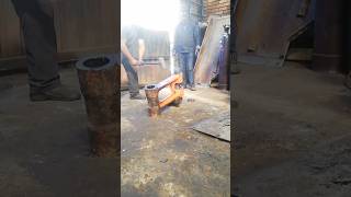 HOW TO INTENSELY SWING HEAVY HAMMER IN REPAIRING EXCAVATOR'S END BOSS IN WORKSHOP