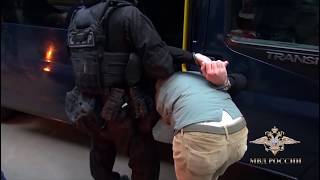 видео: В Москве задержаны трое подозреваемых в разбойном нападении под предлогом покупки канареек картинка: В Москве задержаны трое подозреваемых в разбойном нападении под предлогом покупки канареек