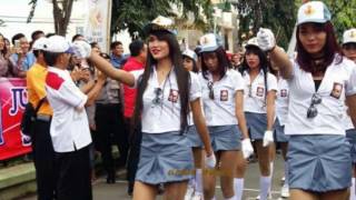 Heboh, Rombngan Putih Abu Rok Mini Melintas Di Jalanan, Warga Iih Cantik Banget,Sebnar Nya Wanta It